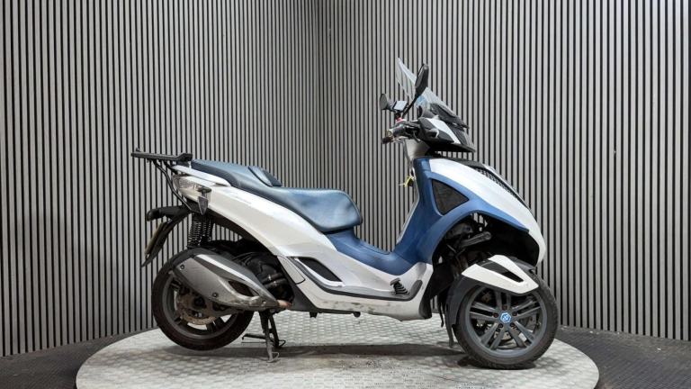 Piaggio MP3 YOURBAN LT 300 RIDE ON A CAR LICENCE TRIKE BIKE PROJECT