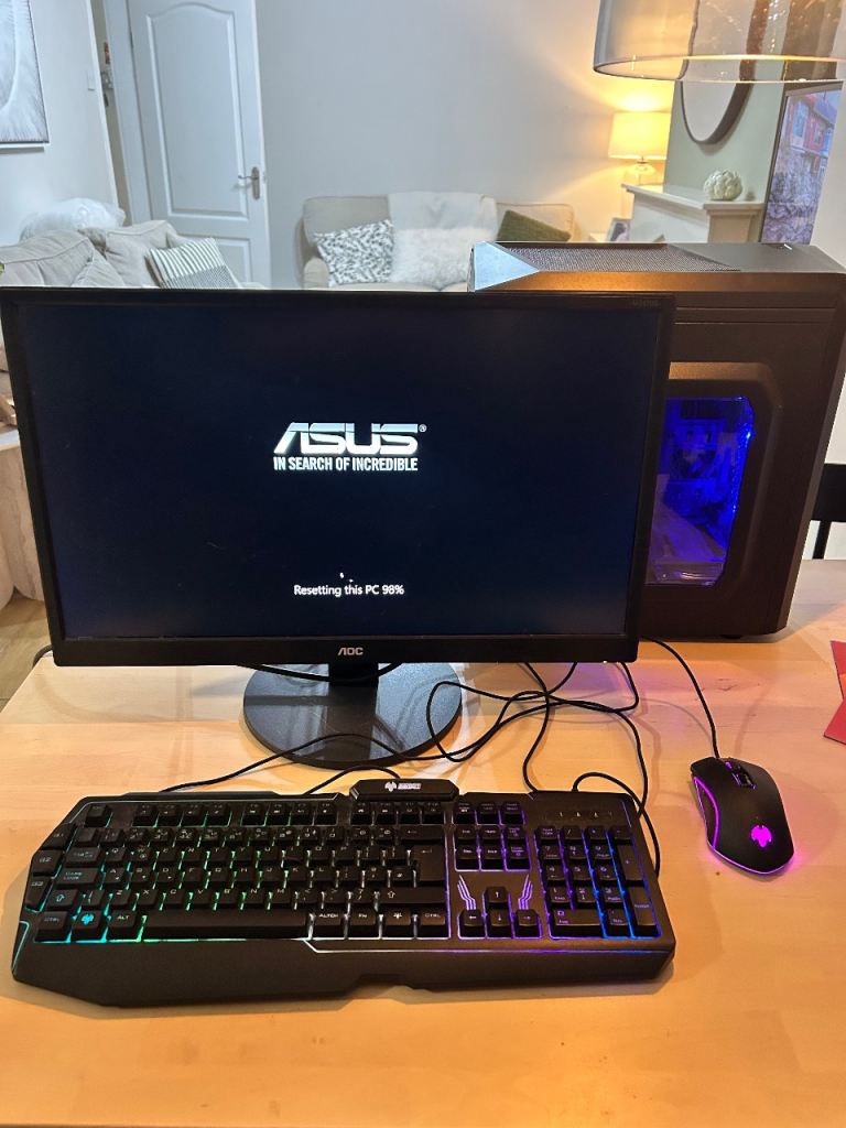 AWD-IT Desktop PC – Complete Setup with AOC 24” Monitor & Keyboard – Excellent Condition