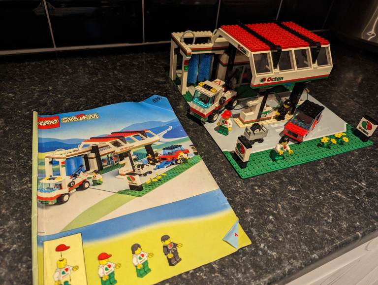 Lego 6397 Octan Service Station Gas Station Complete with Instructions