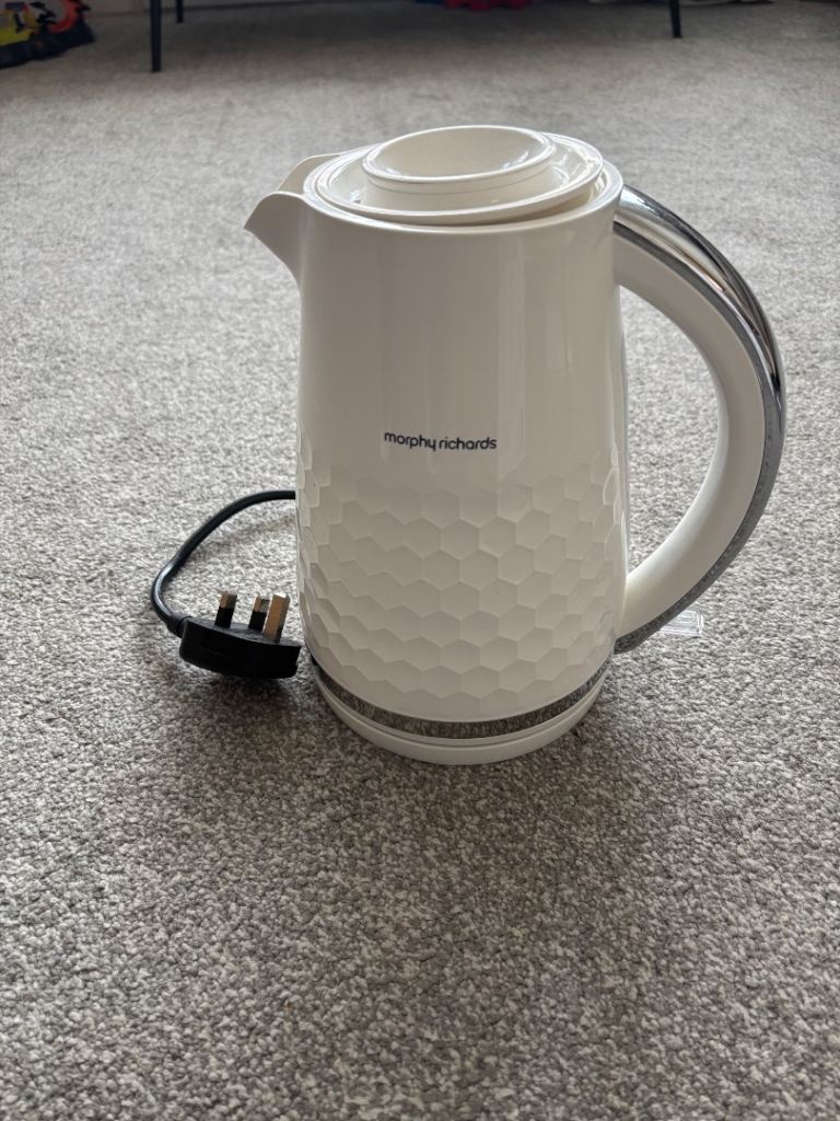 Morphy Richard’s kettle (white colour) 