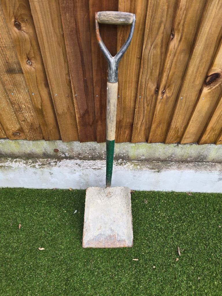 Builders mixing shovel