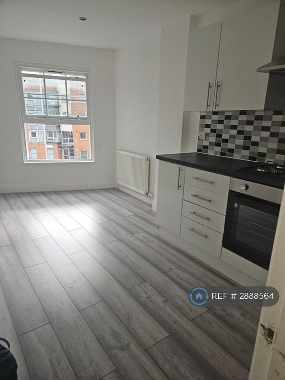1 bedroom flat in Chusan Place, London, E14 (1 bed) (#2888564)