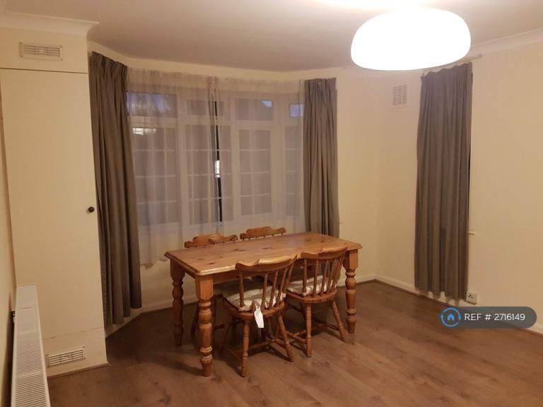 1 bedroom flat in Hastings House, London, W13 (1 bed) (#2716149)