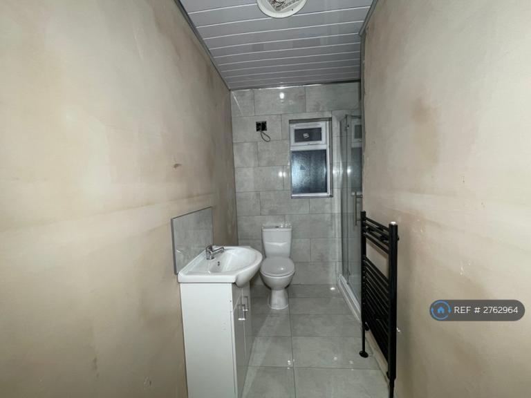 1 bedroom flat in Harrow Road, Wembley, HA0 (1 bed) (#2762964)