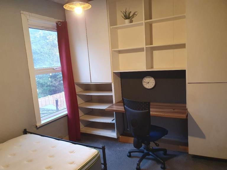 Room to let in shared 3 bedroom house