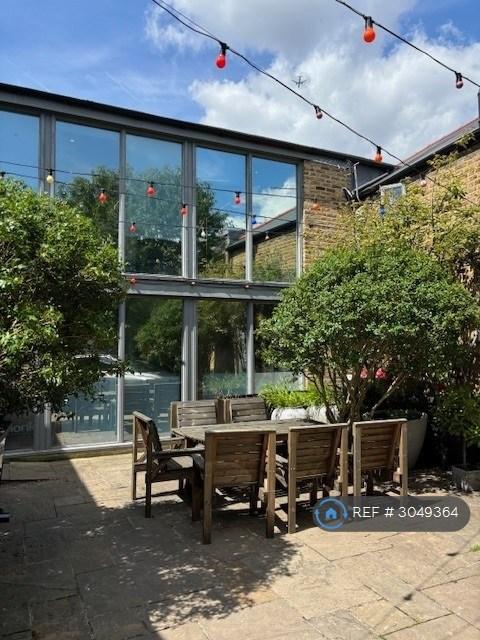 2 bedroom flat in Clapham Old Town, London, SW4 (2 bed) (#3049364)