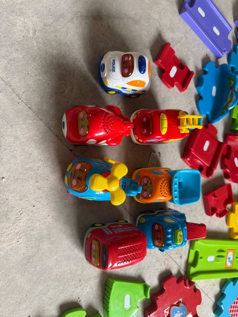 VTech Toot-Toot Drivers Garage and Track Set with Vehicles