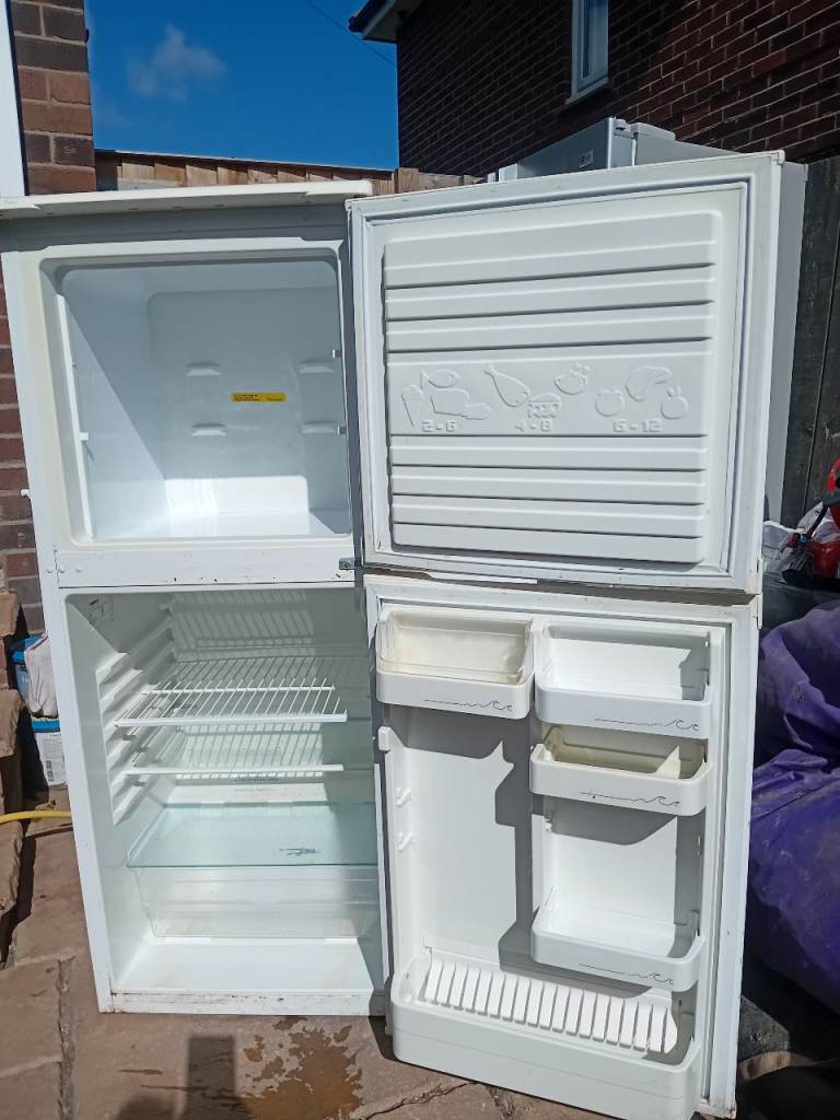 FREE DELIVERY SAME DAY Beko Fridge freezer Works perfectly ideal man cave/ beers £65 