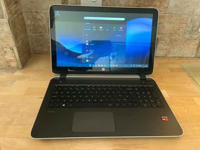 HP Touch screen 15.6" Laptop WIN 11/Activated Office, (MINT CONDITION) i3, 8Gb Ram, 1Tb HDD