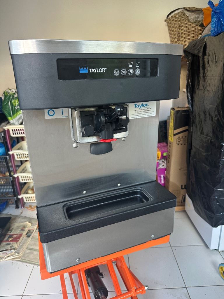 Taylor C152 soft serve ice cream machine