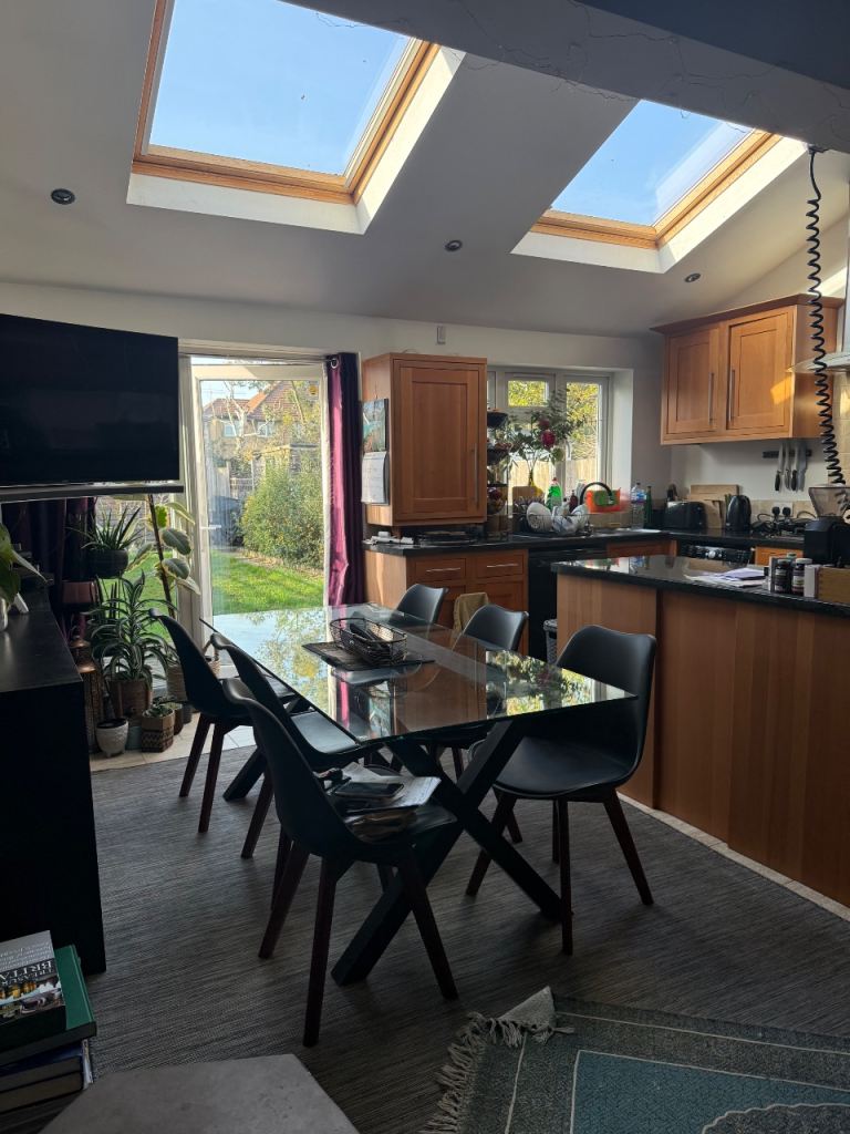 Rooms to rent ready to move or whole house 