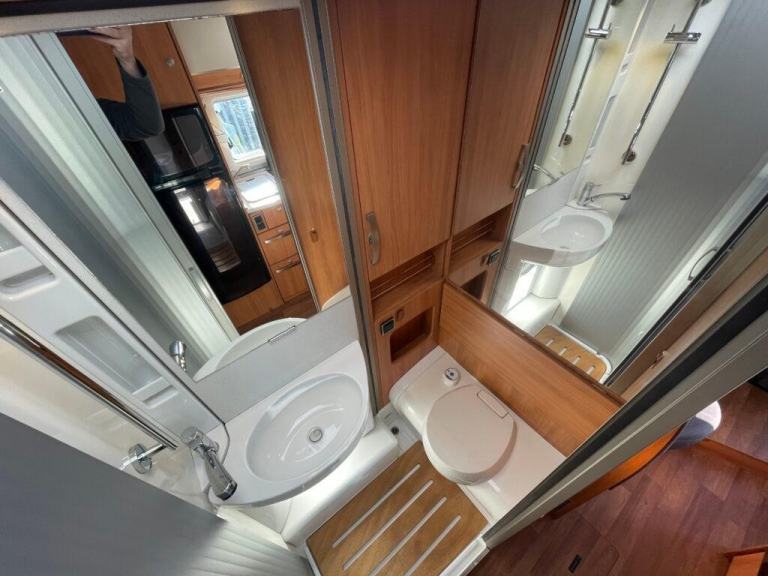 Hymer Exsis -i 578 4 Berth 4 Belt End garage 3500KG
