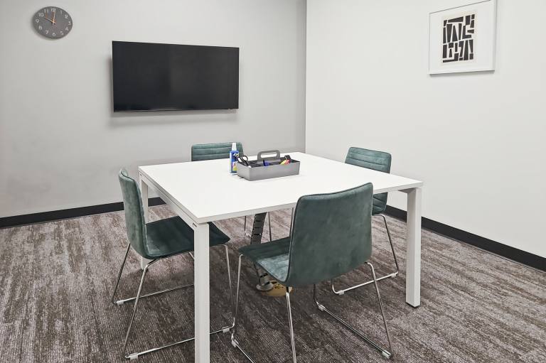 Chester - CH1 1QL \ Office for Rent with 4 Workstations