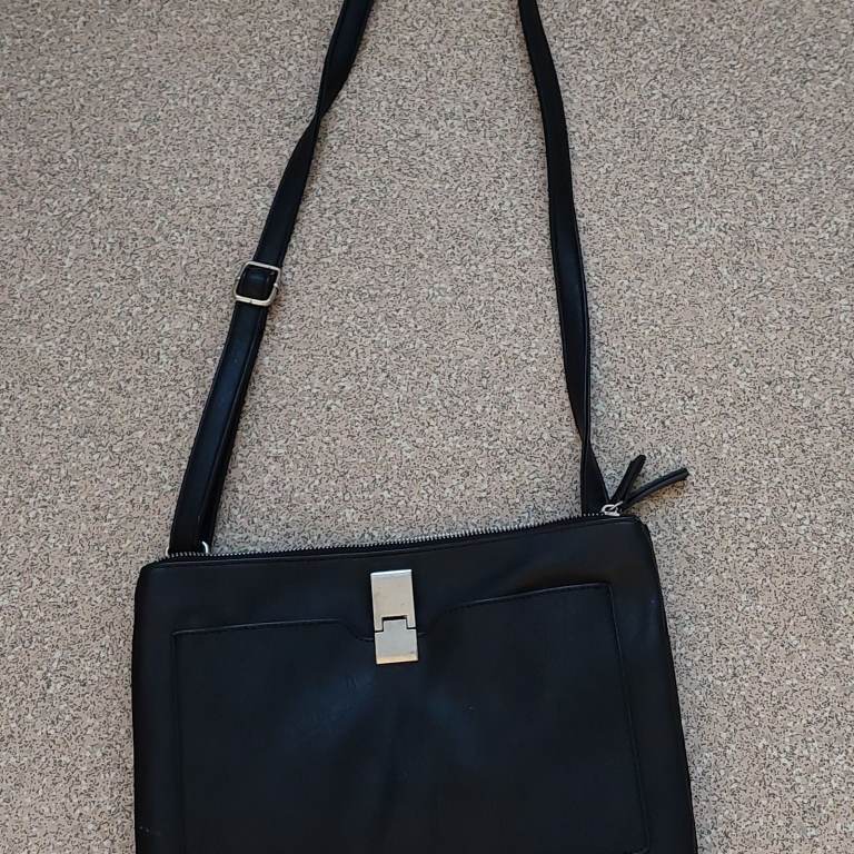 Large handbag two zips opening 