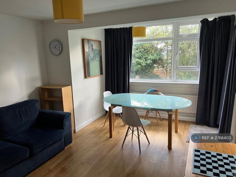 2 bedroom flat in Southfields, Southfields, SW19 (2 bed) (#2768403)