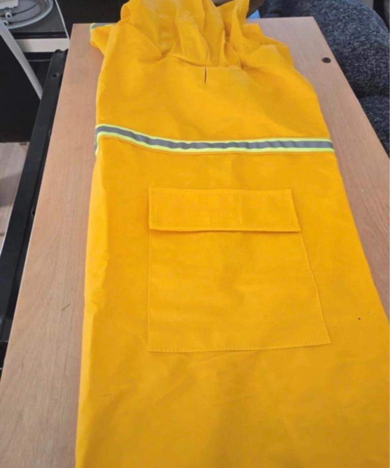 Brand new and beautiful dog raincoat (in great condition)