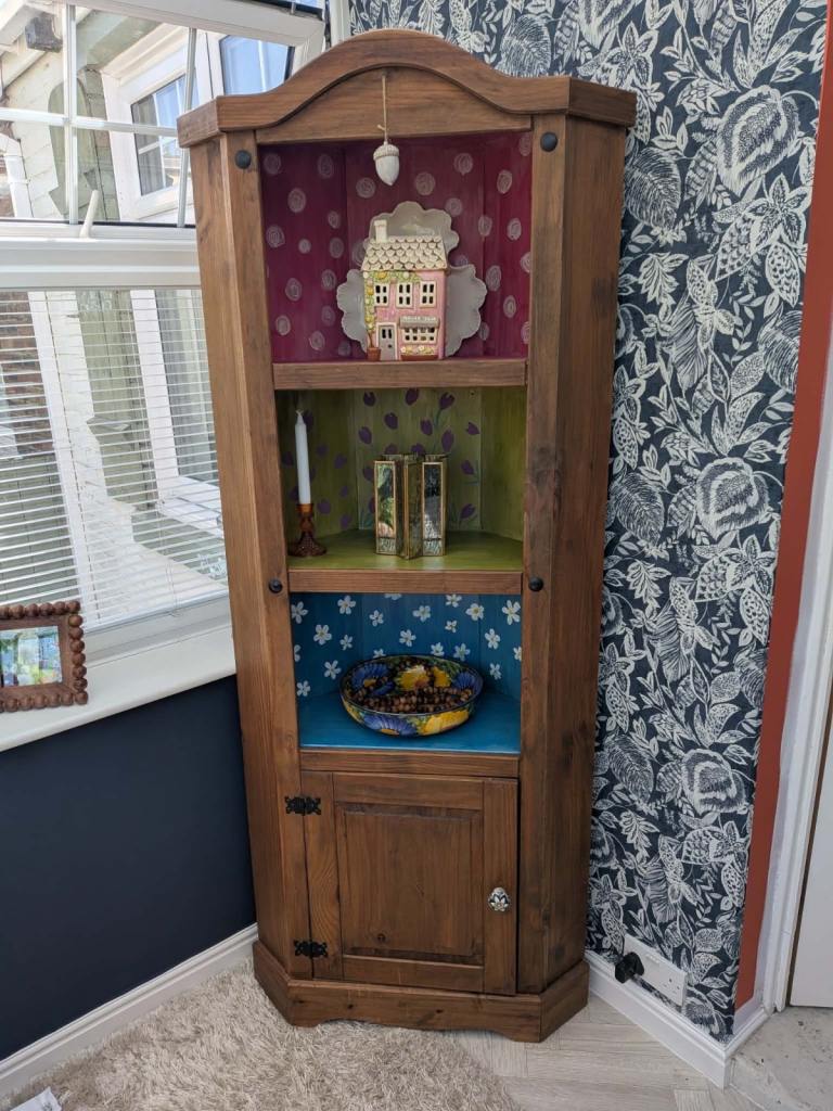 Pine corner unit
