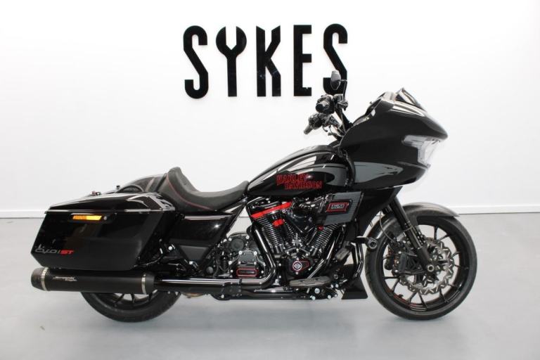 2025 Harley-Davidson FLTRXSTSE Touring CVO Road Glide ST in Raven Metallic 