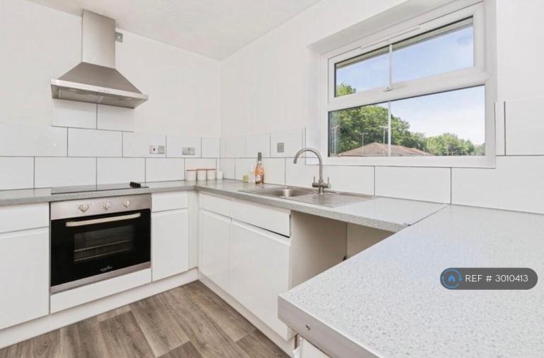 2 bedroom flat in St Annes Park, Bristol, BS4 (2 bed) (#3010413)