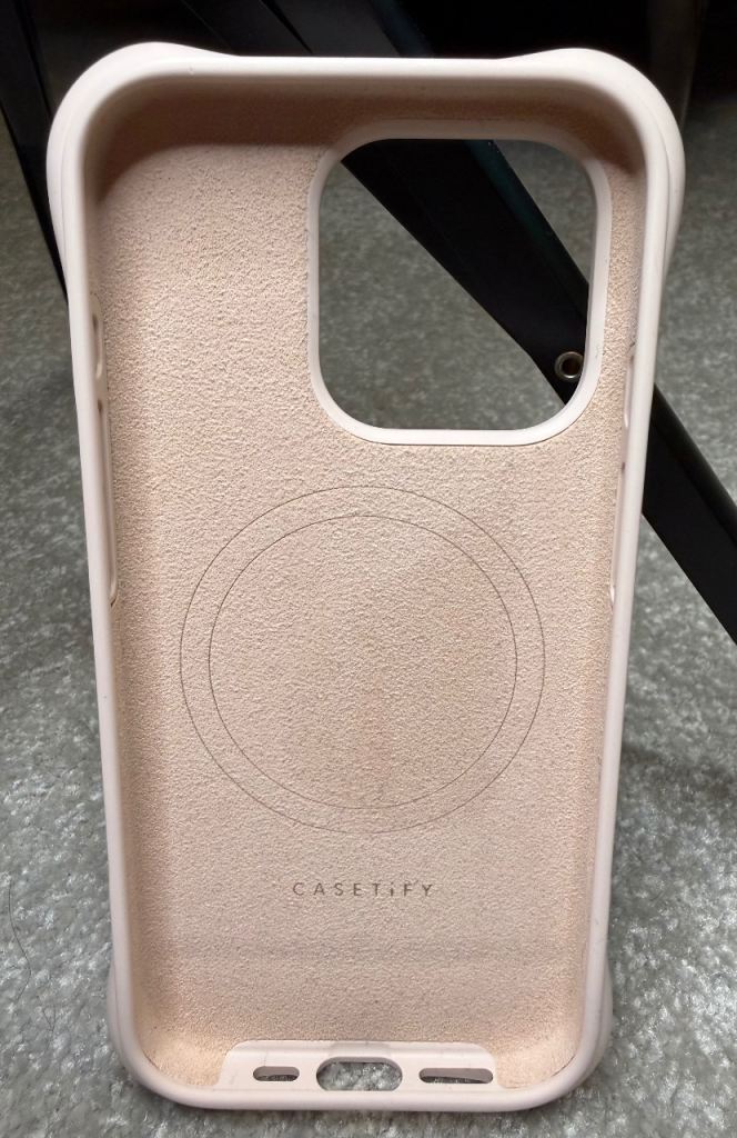 CASETiFY Ripple Silicone Case - Oat - for iPhone 15 Pro Magsafe Used