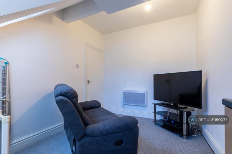 1 bedroom flat in Thornton Road, Morecambe, LA4 (1 bed) (#3060077)