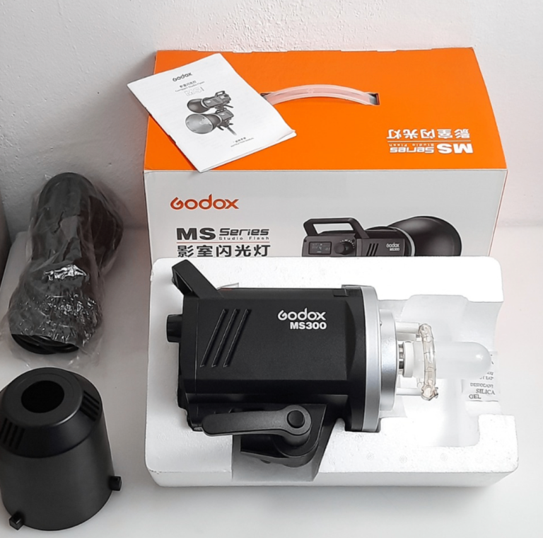 Photographic Flash Lighting & Studio Equipment