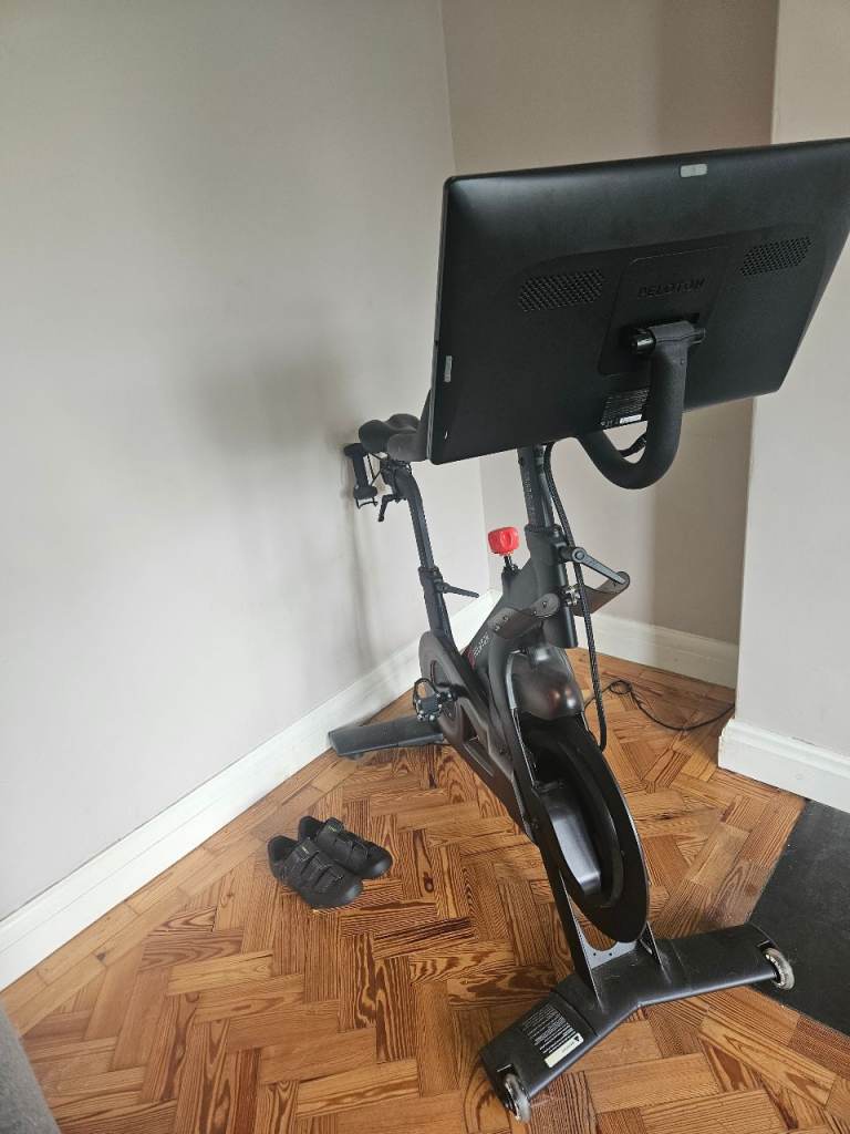 Peloton Exercise Bike with Large Screen – Good Condition