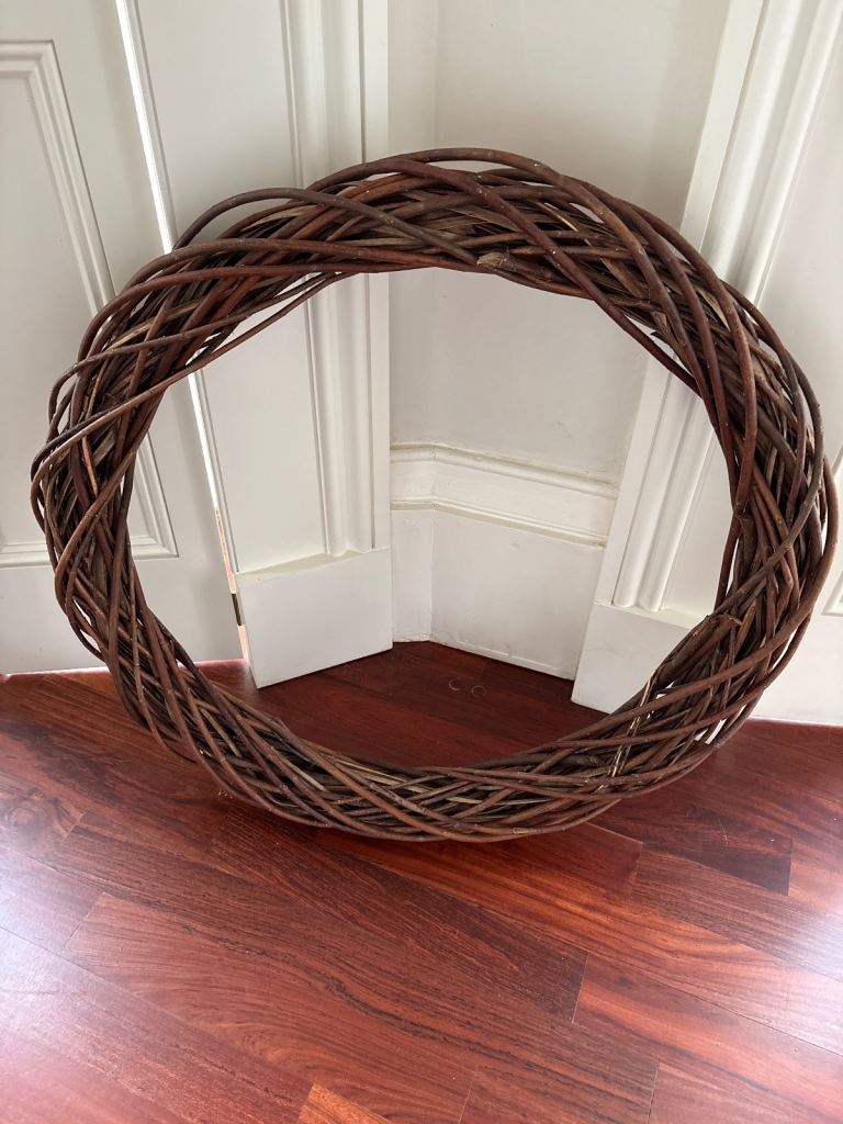 75cm wooden wreath 