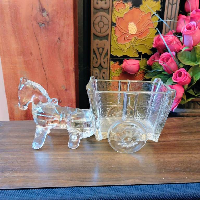 Vintage 1950's Jeanette Glass Horse And Cart Candy Dish 