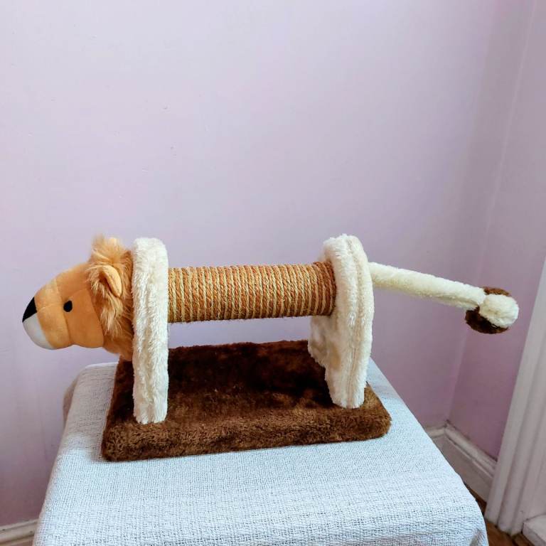 Lion Design Cat Scratching Post 