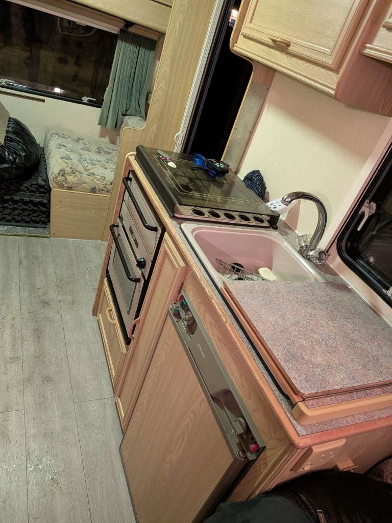 4 birth lunar solus caravan 