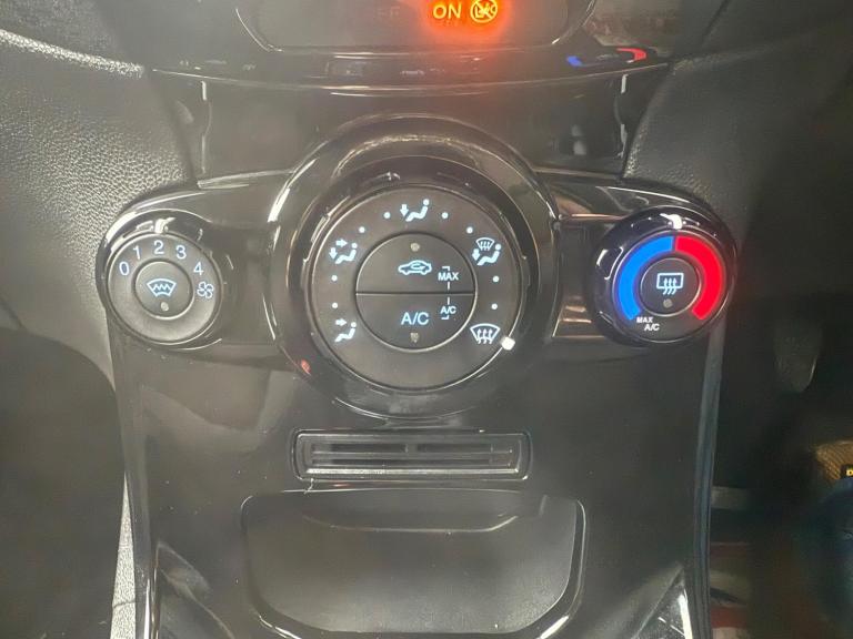 2016 Ford Fiesta 1.25 Zetec Euro 6 3dr HATCHBACK Petrol Manual