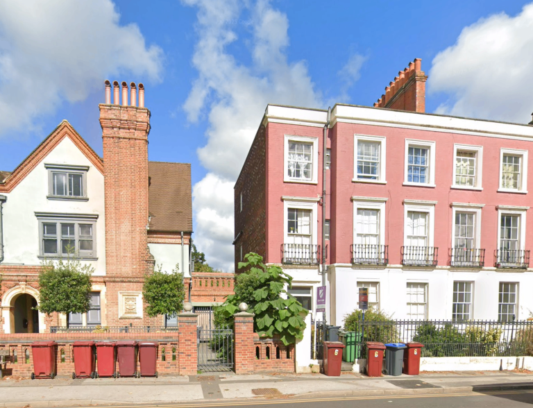 Modern 1-Bedroom Flat for Sale Near Reading Town Centre – Guide Price £203,900