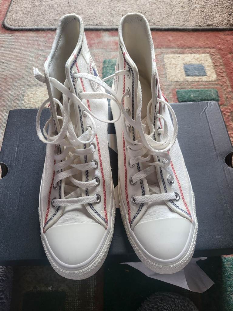 White Original Converse Allstars Shoes, worn once size 8