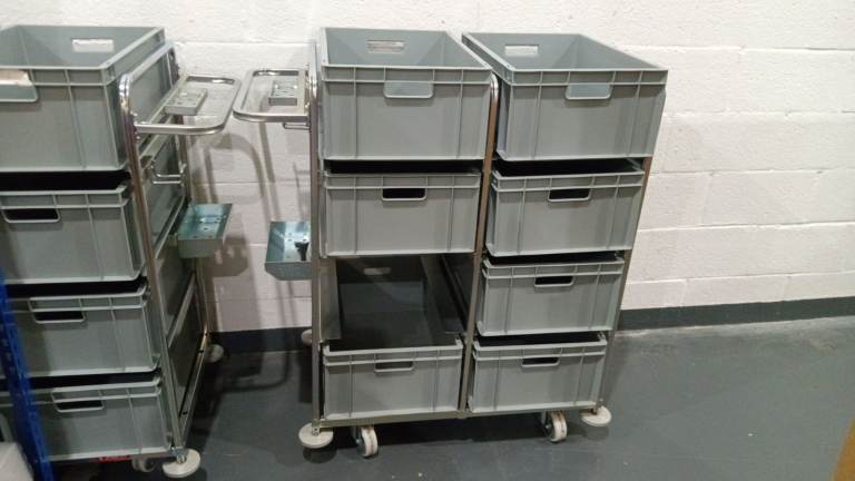 A trolley for collecting orders with a capacity of 8 boxes 
