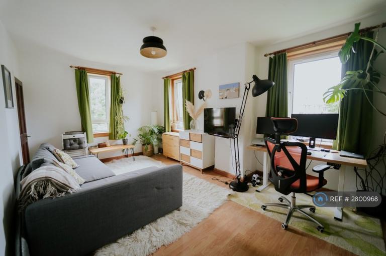 2 bedroom flat in Loganlea Avenue, Edinburgh, EH7 (2 bed) (#2800968)