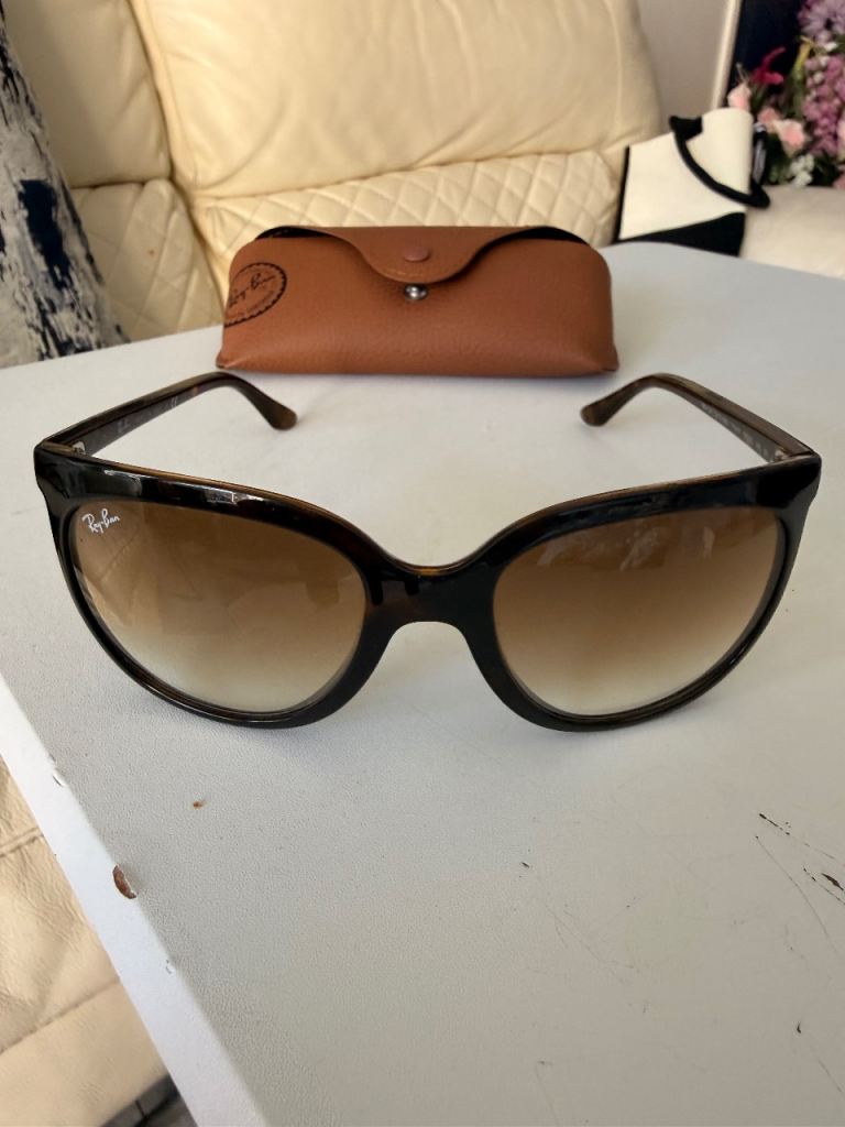Ray-Ban RB 4126 CATS 1000 Sunglasses with Case