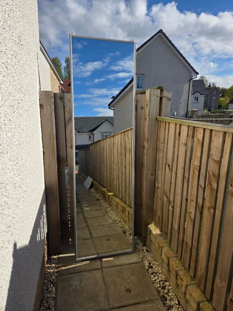 Sliding Wardrobe Doors with Mirrored Panels – Good Condition