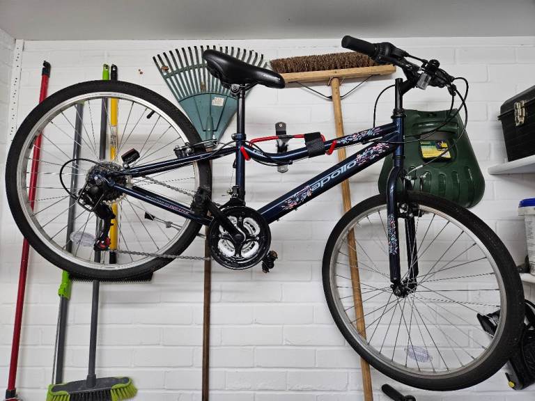 Apollo kinx junior bike