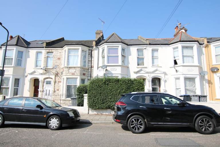 Studio Flat Available To Rent On Howard Road, Cricklewood, NW2