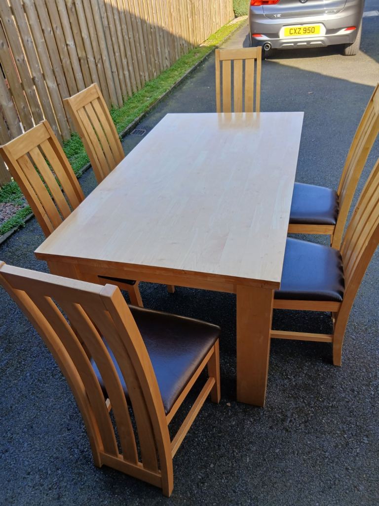 Wooden kitchen table & chairs 