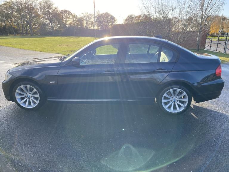 BMW 3 SERIES 2.0 320d SE Saloon 2009