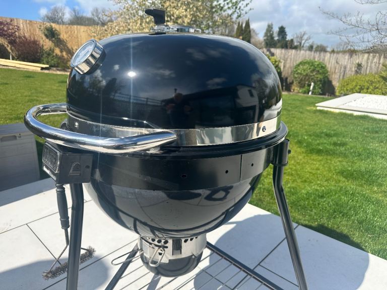 **** SOLD ***** Immaculate Weber Summit Kamado Charcoal BBQ £1300 new 