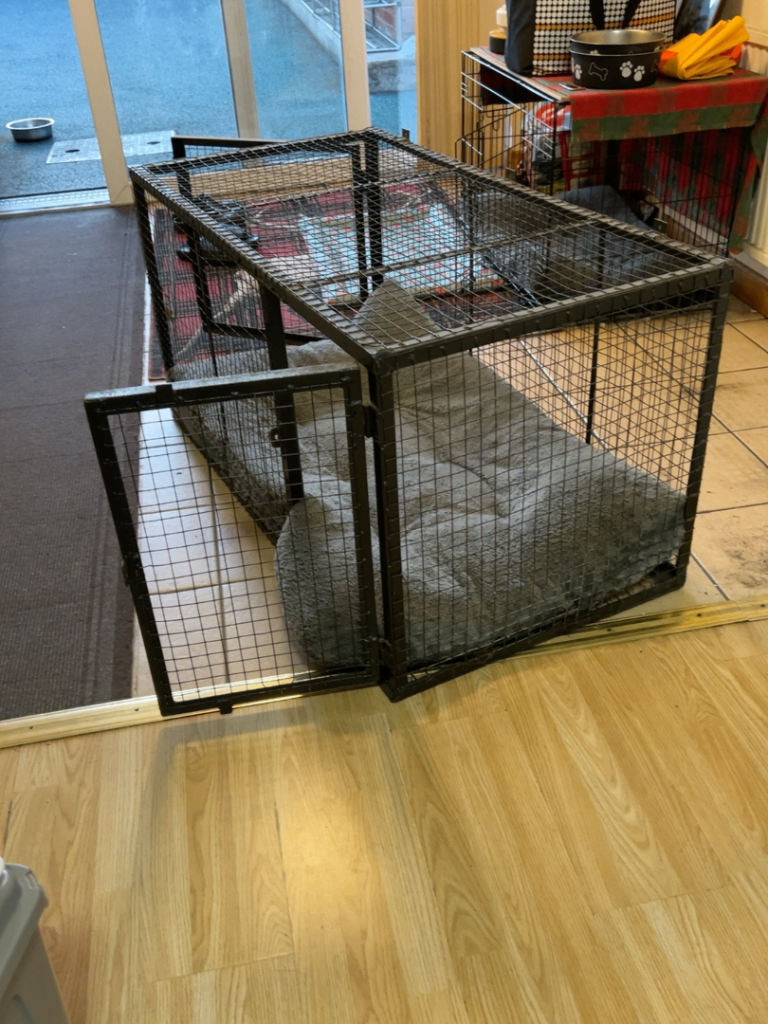 Heavy-Duty Metal Dog Cage / Kennel – Large Size