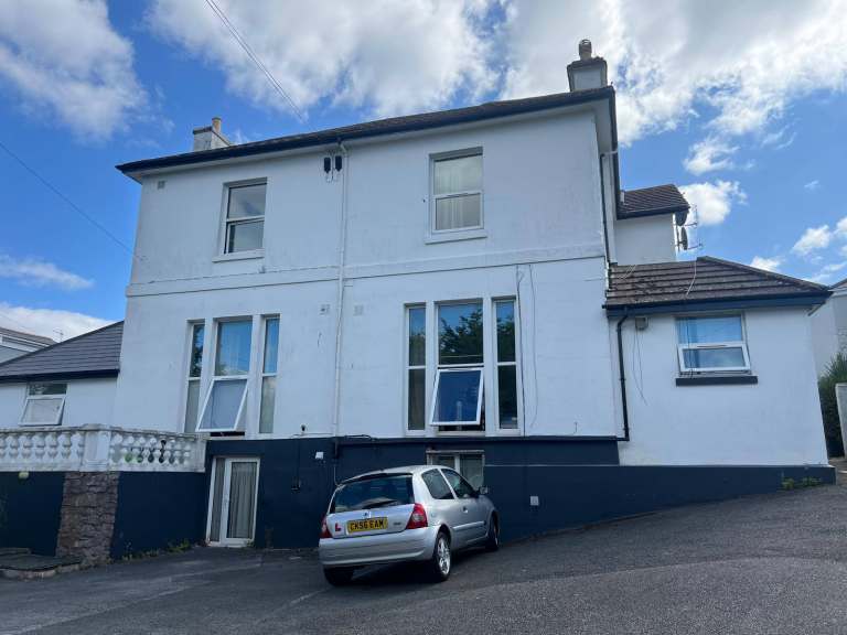 Top Floor Studio flat in Torquay