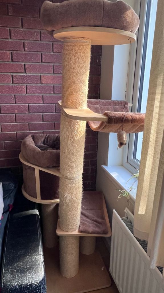 Sturdy cat tower