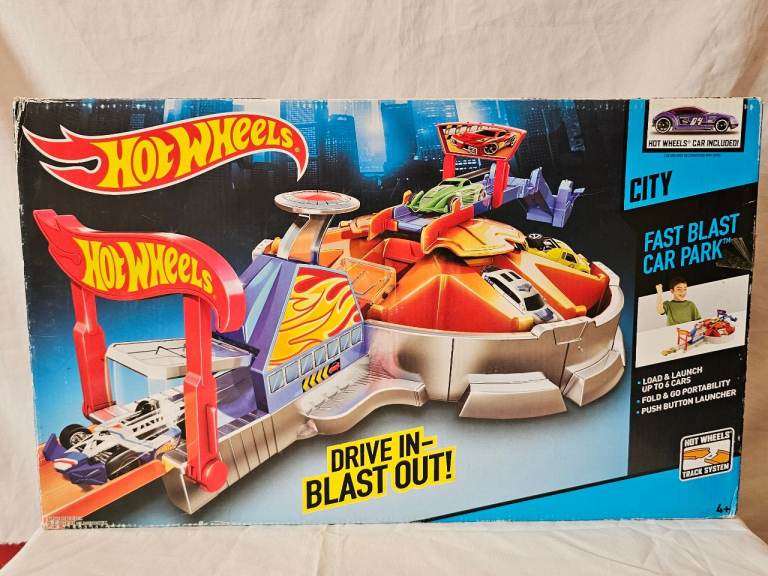 Hot Wheels City Fast Blast Car Park Track Set – Brand New, Damaged Box