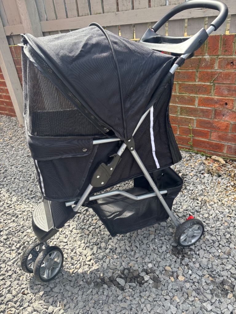 Dog stroller 