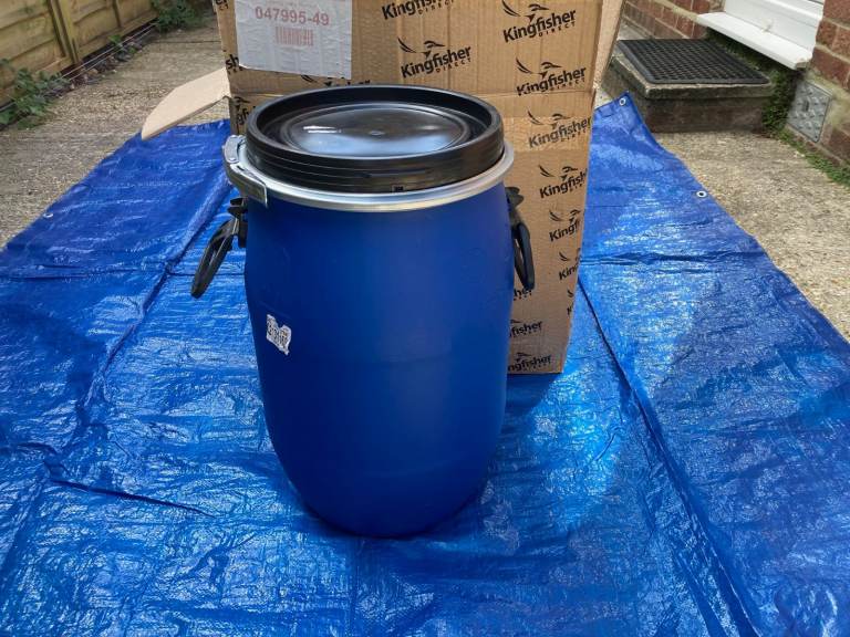 Blue Plastic Barrel with Lid 