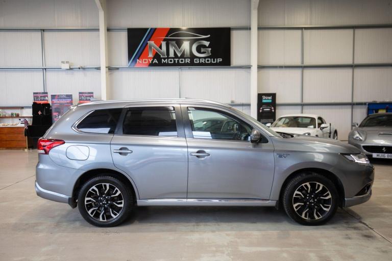 2017 Mitsubishi Outlander 2.0h 12kWh 4h SUV 5dr Petrol Plug-in Hybrid CVT 4WD Euro 6 (s/s) (200 p...